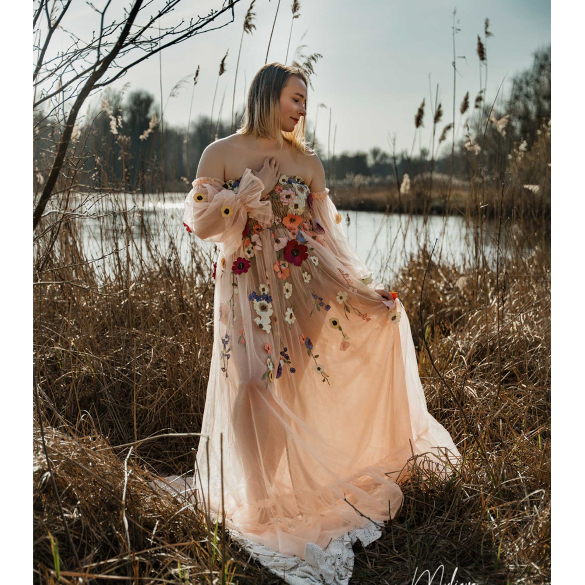 Embroidery Daisy - Don&Judy Lengan Mengembang Off-Shoulder dari Organza